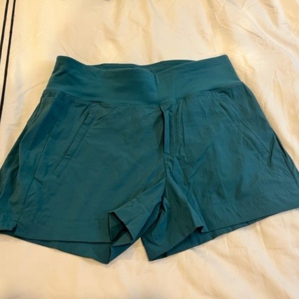 Athleta Trekkie North Shorts Size 8 - borealis green teal